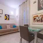 Art Apartment - 12Min Duomo-Centrale