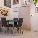 Art Apartment - 12Min Duomo-Centrale